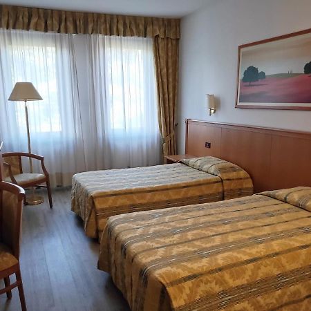 Hotel Galant Венарія-Реале Екстер'єр фото