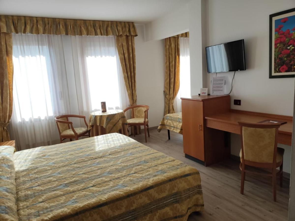 Hotel Galant Венарія-Реале Екстер'єр фото