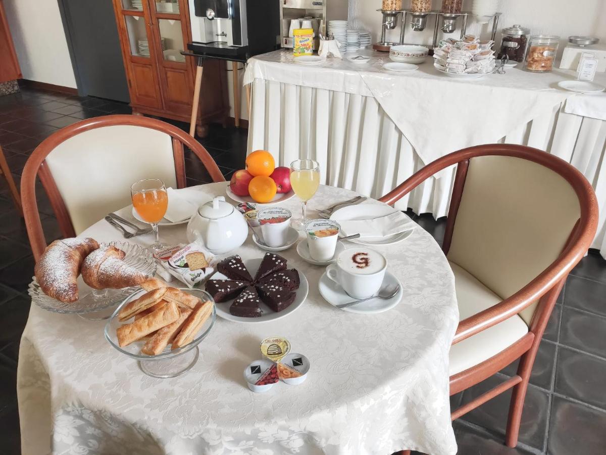 Hotel Galant Венарія-Реале Екстер'єр фото