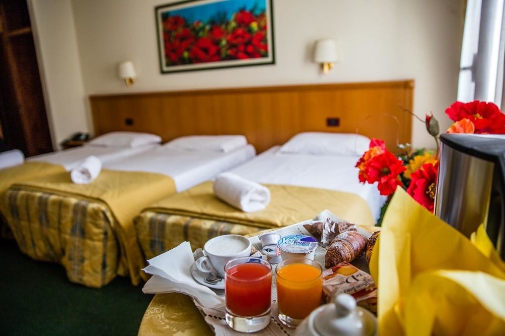 Hotel Galant Венарія-Реале Екстер'єр фото