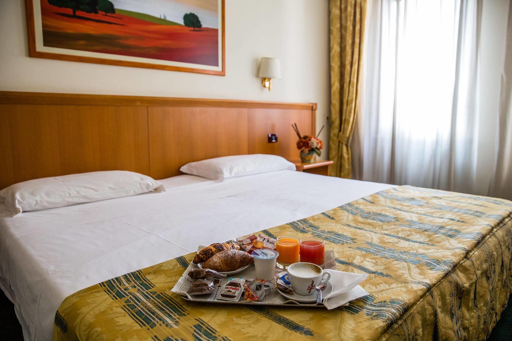 Hotel Galant Венарія-Реале Екстер'єр фото