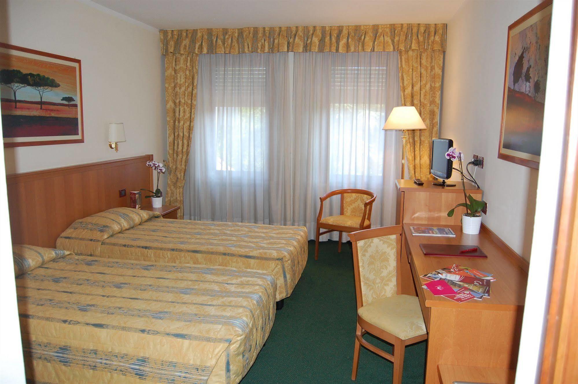 Hotel Galant Венарія-Реале Екстер'єр фото