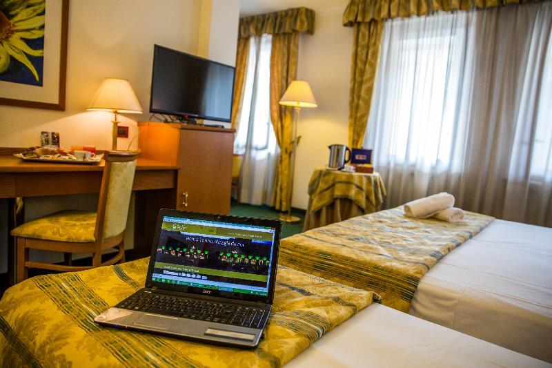 Hotel Galant Венарія-Реале Екстер'єр фото